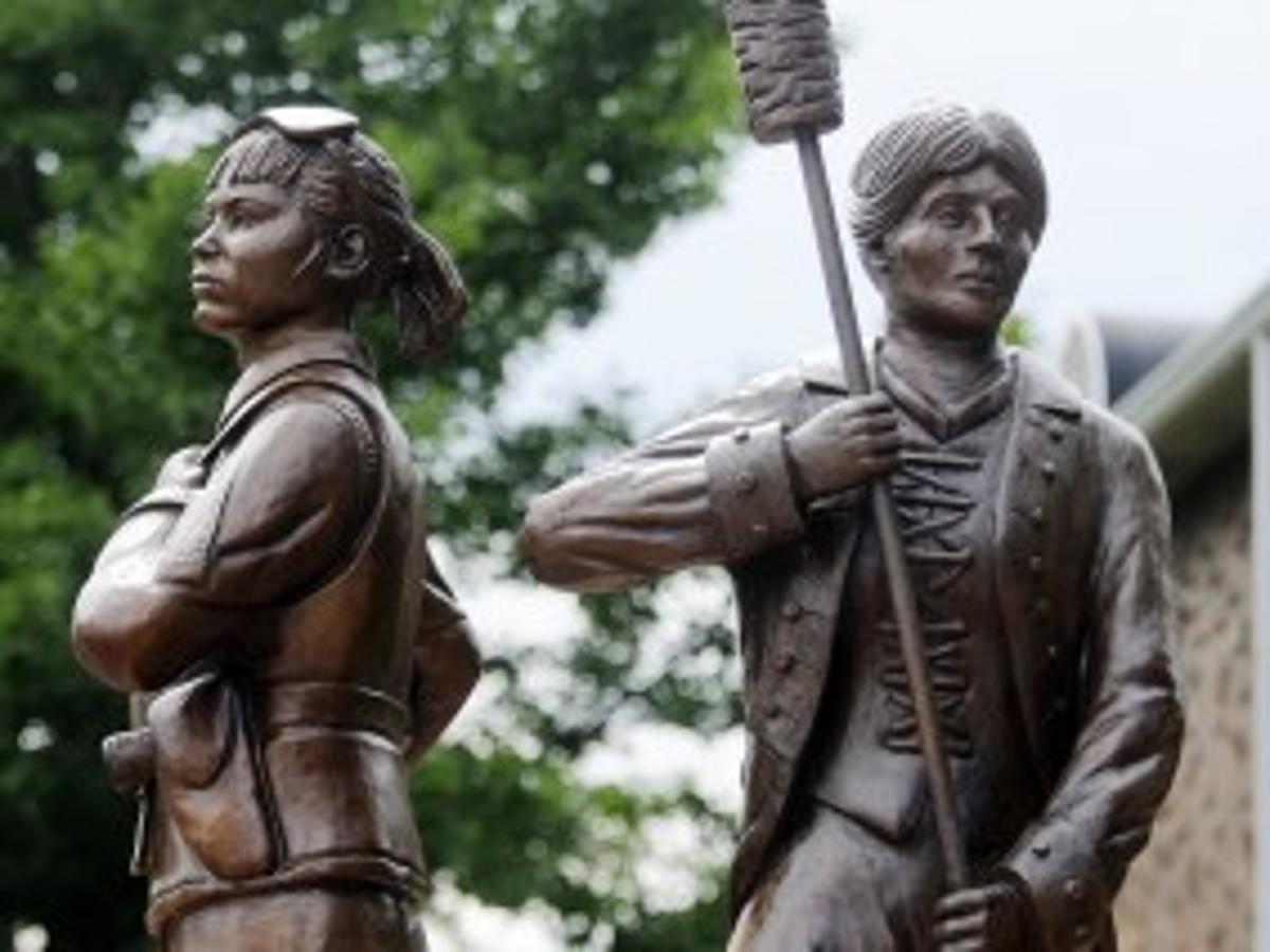 Tammy Duckworth in flight gear, and Molly Pitcher holding the ramrod used to load a cannon