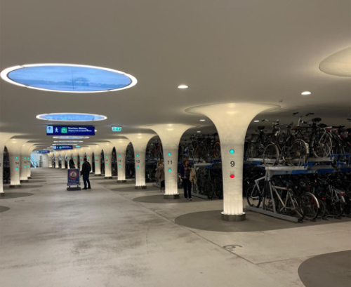 A very clean underground
structure with lots of polished cement, pylons that flare out and have red and green lights set within them, and
hundreds and hundreds of parked bicycles