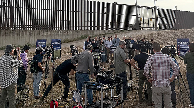 Thune's photo op at the border
